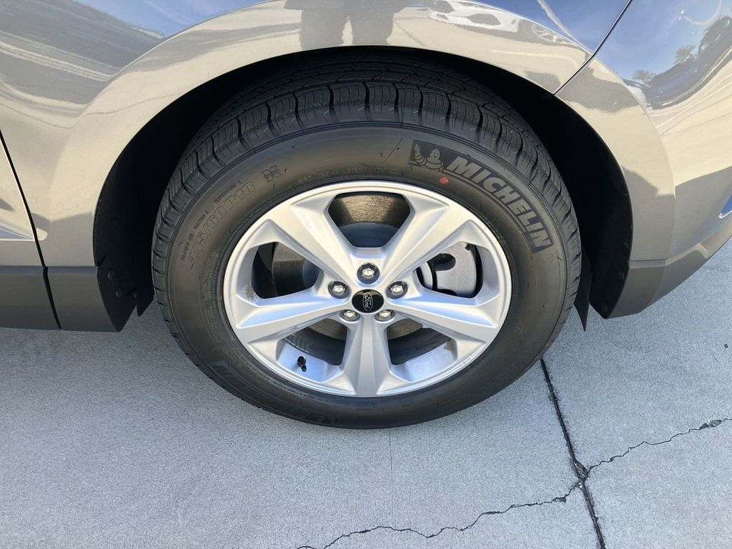 New 2024 Gray Ford SE image 15