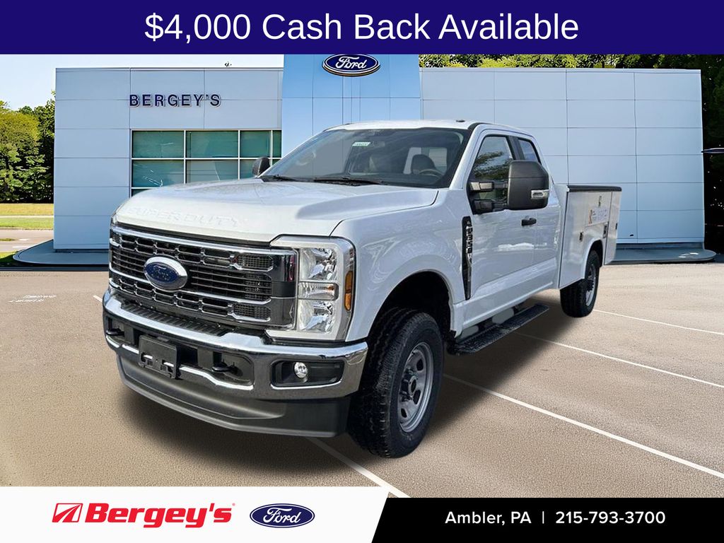 Oxford White 2026 Ford F-350 Super Duty Chassis Pickup Truck Four-Wheel Drive Automatic