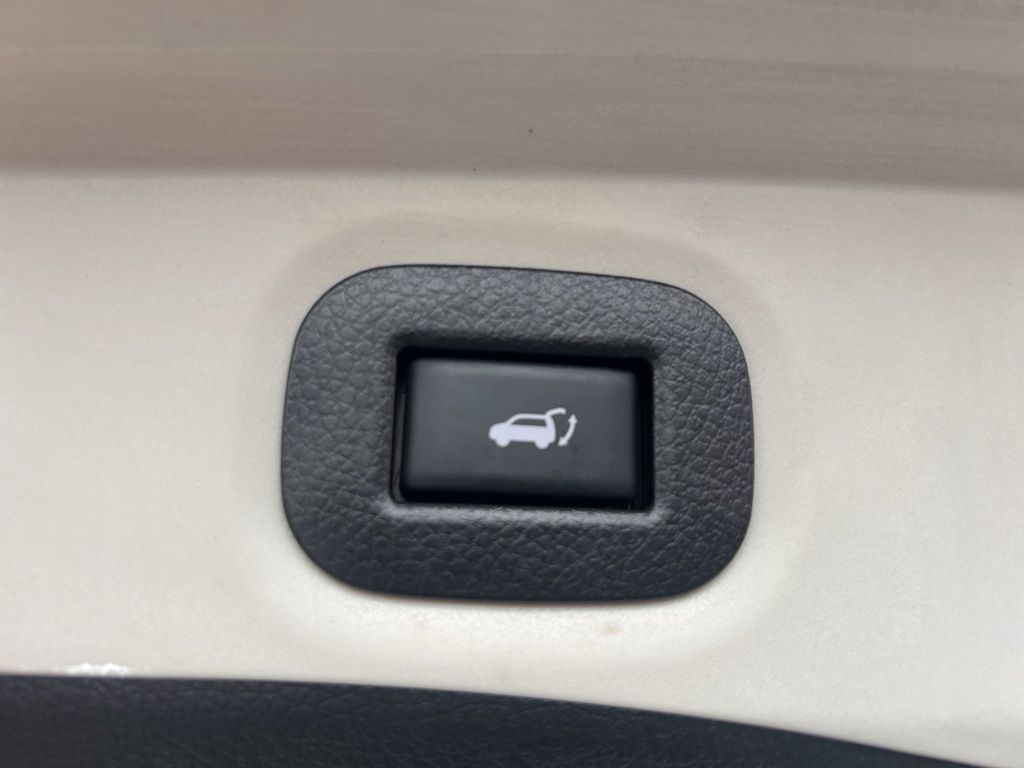 2020 Nissan Rogue SV photo