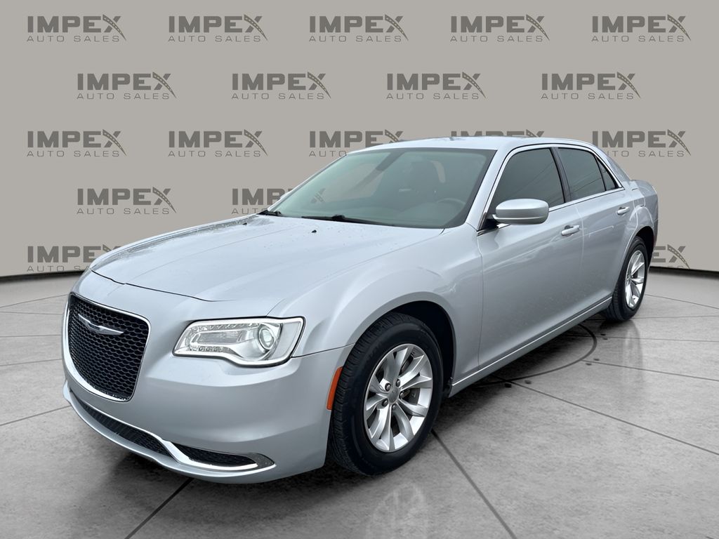 2022 Chrysler 300 Touring's photo