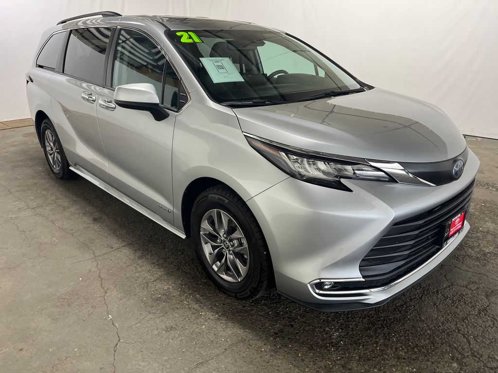 Celestial Silver Metallic 2021 Toyota Sienna Minivan Front-Wheel Drive Continuously Variable Transmission