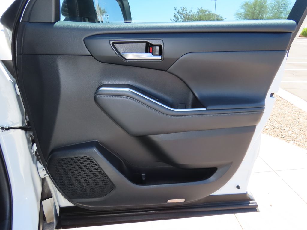 2021 Toyota Highlander XSE 26