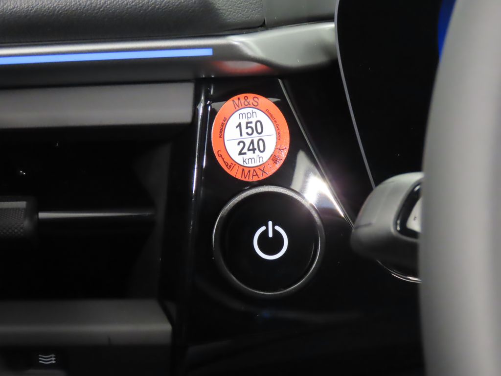 Thumbnail: 2025 Porsche Macan - 24