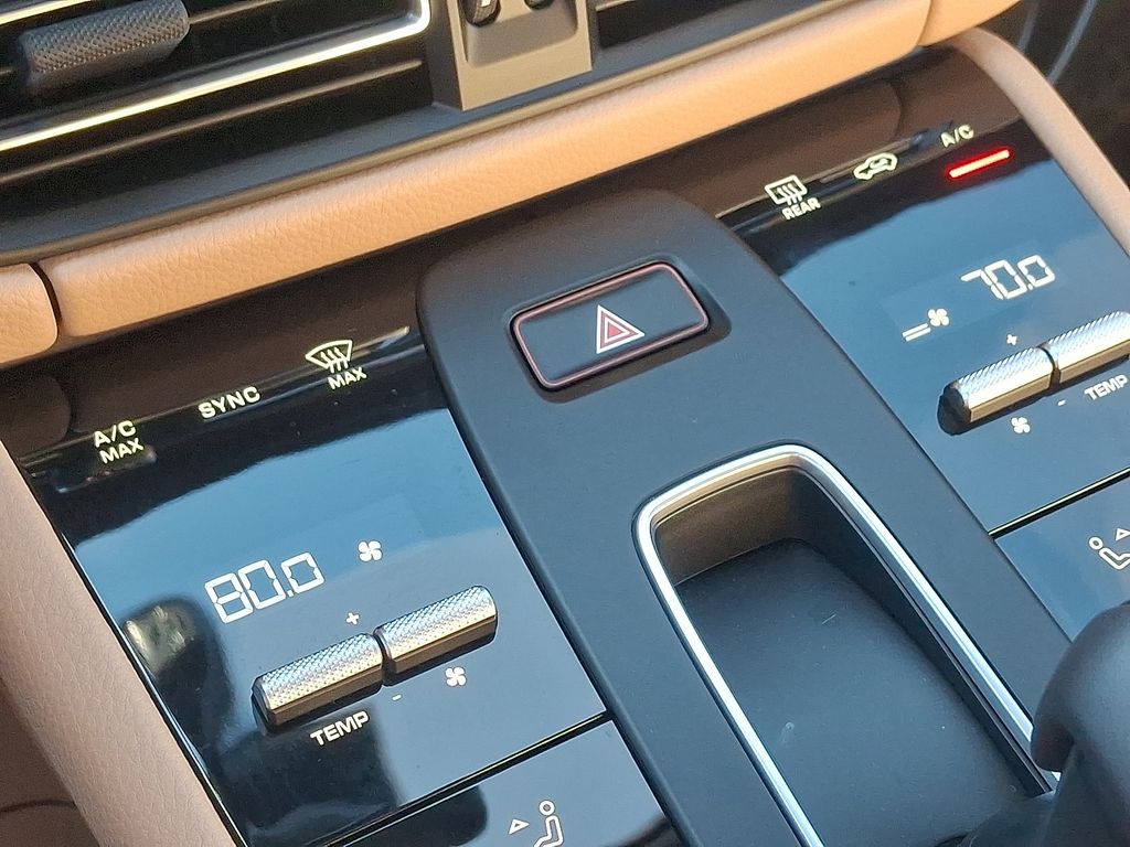 Thumbnail: 2025 Porsche Macan - 20