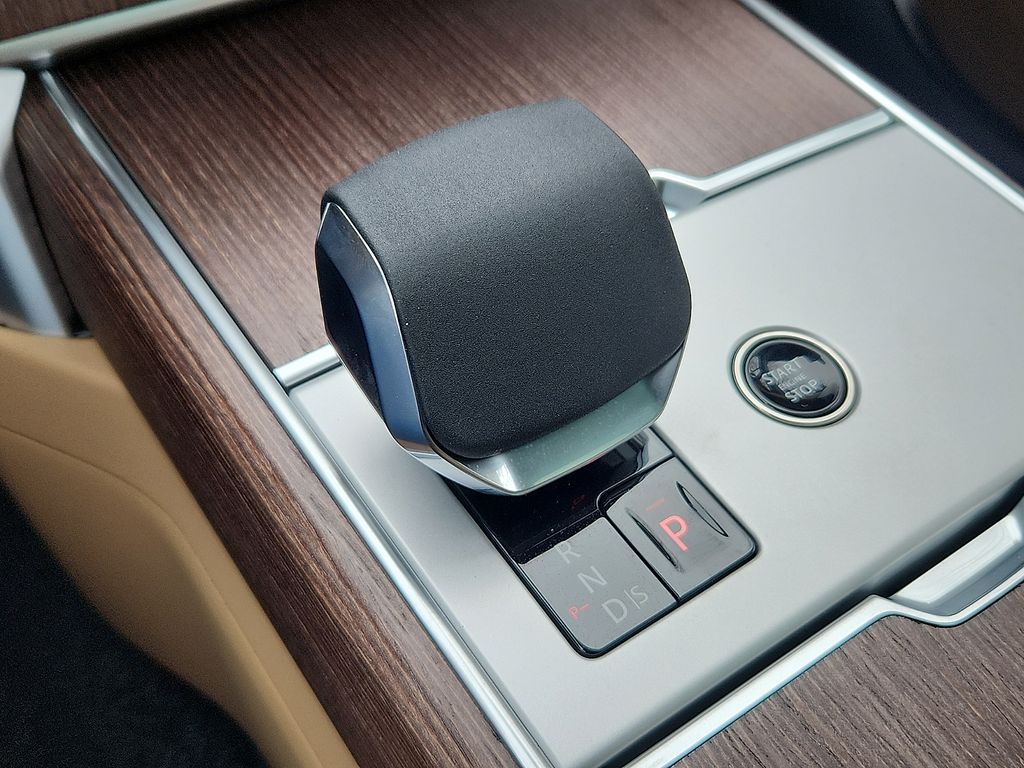 Thumbnail: 2026 Land Rover Range Rover - 7