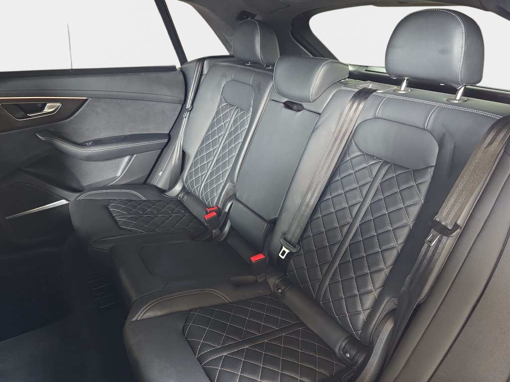 Used 2023  Audi 4.0T Prestige image 14