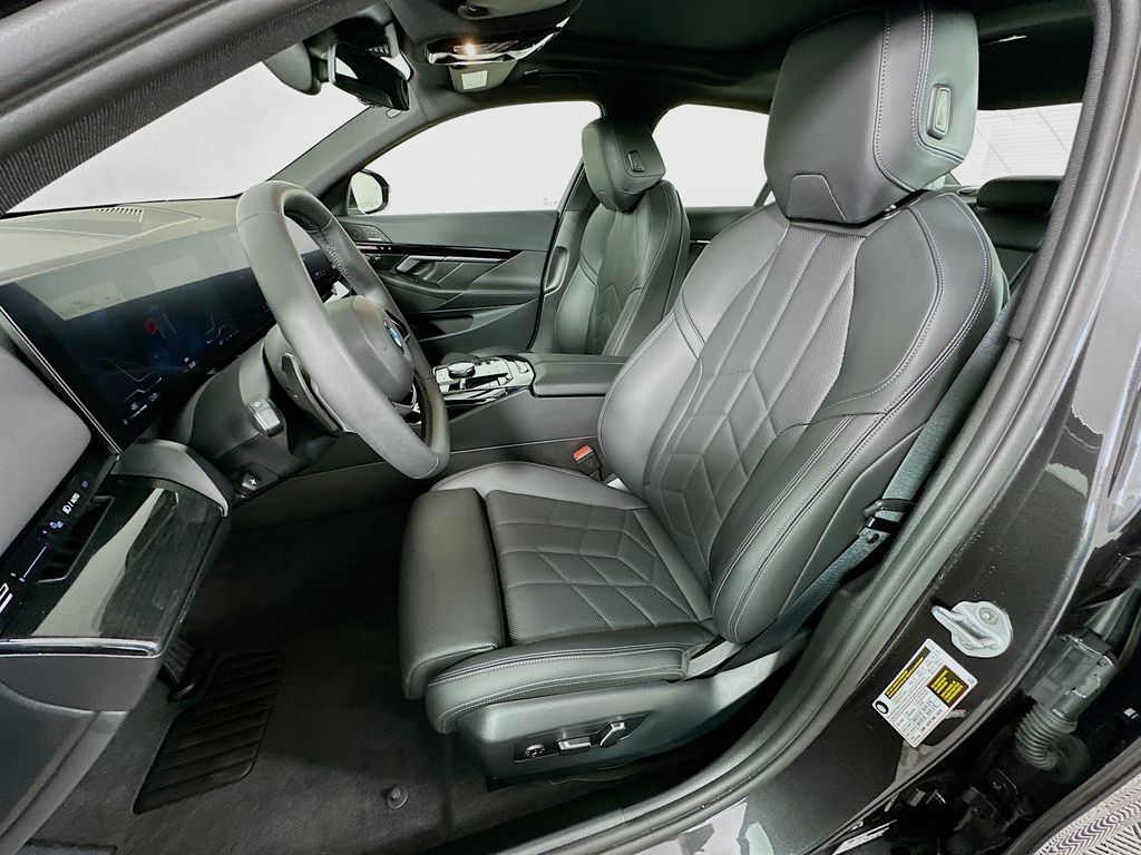 Thumbnail: 2025 BMW 5 Series - 21