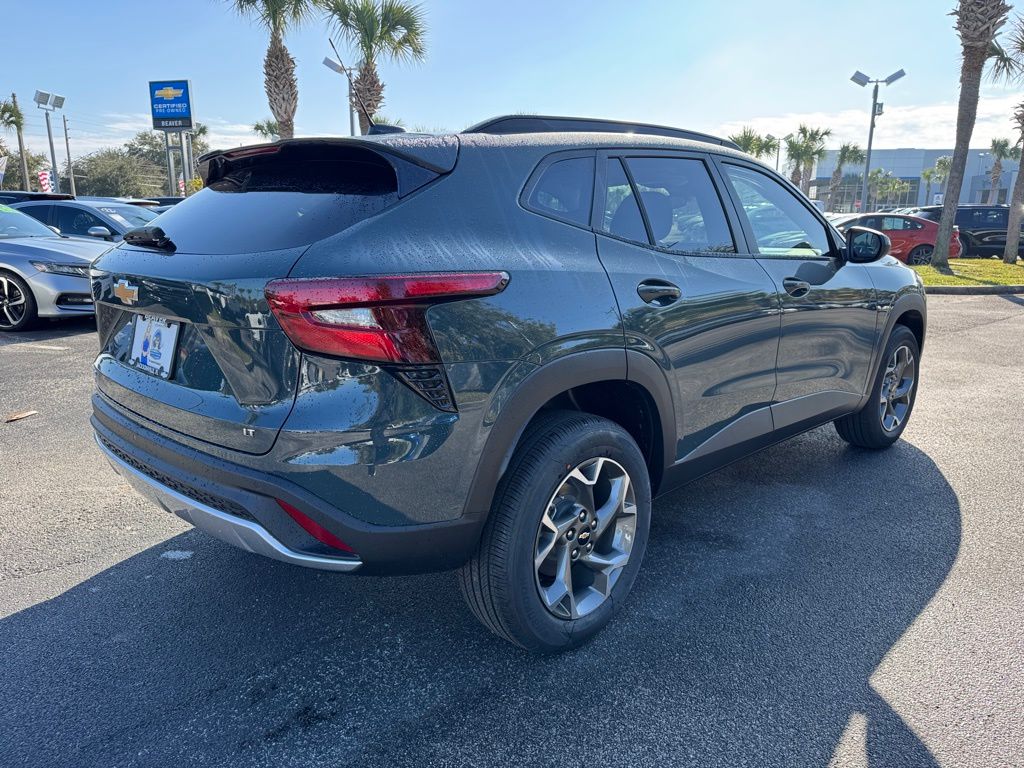 2025 Chevrolet Trax LT 8