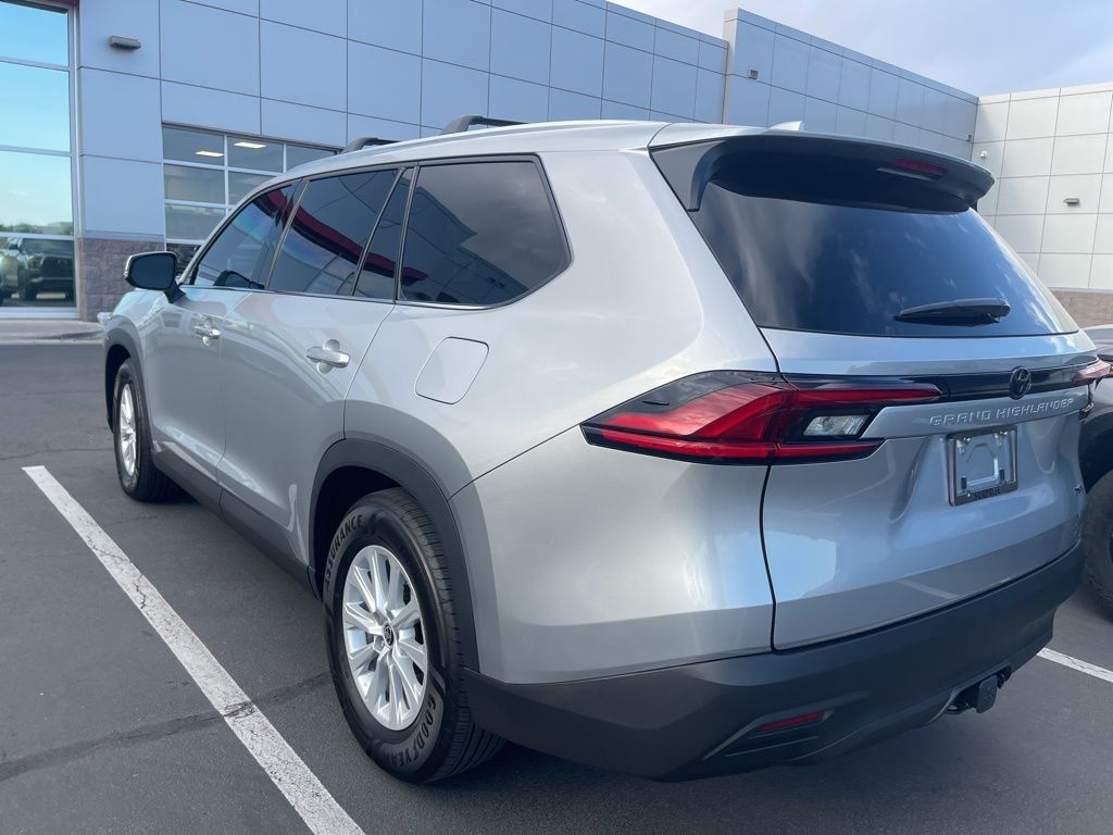 2025 Toyota Grand Highlander XLE 12