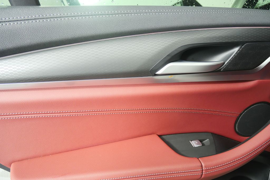 Thumbnail: 2025 BMW X4 - 14