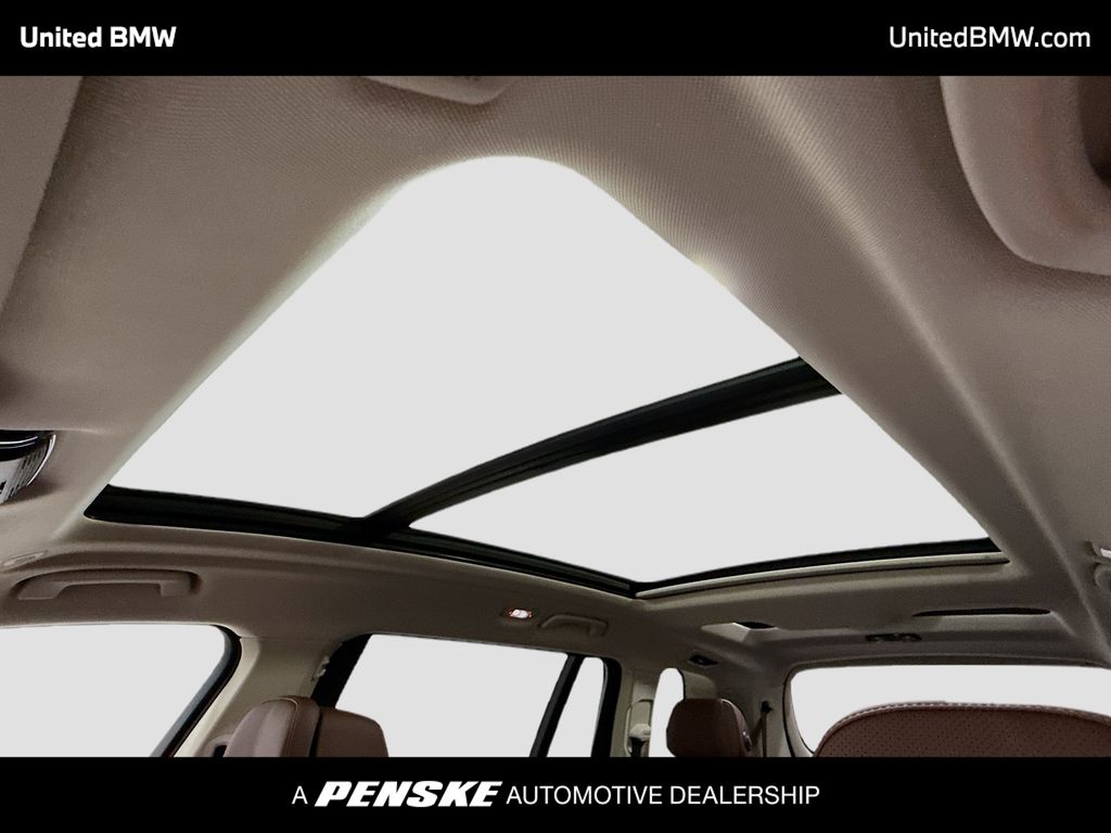 Thumbnail: 2026 BMW X7 - 12