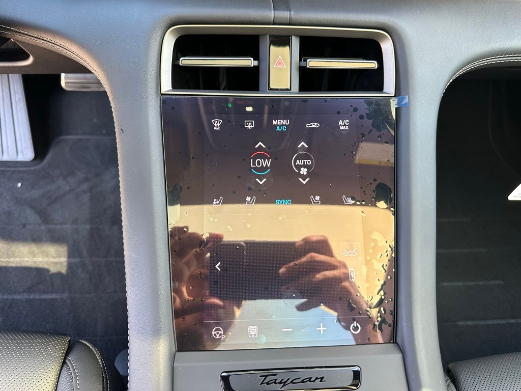 Thumbnail: 2025 Porsche Taycan - 18