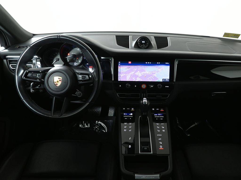 Thumbnail: 2023 Porsche Macan - 16