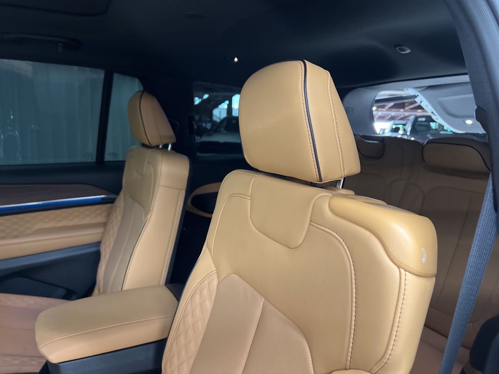 2025 Jeep Grand Cherokee L Summit - 11