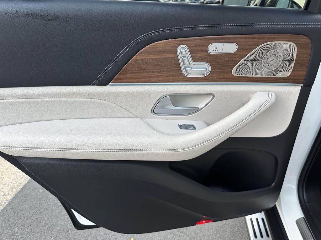 Thumbnail: 2023 Mercedes-Benz GLS - 32