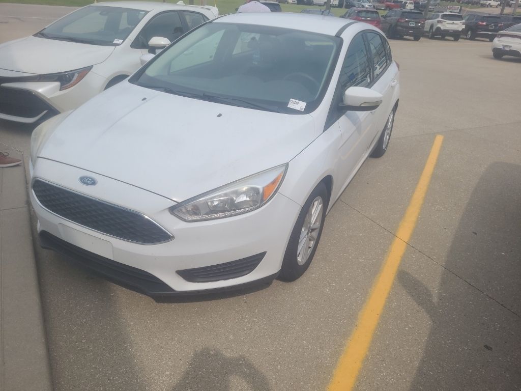Oxford White 2017 Ford Focus Hatchback Front-Wheel Drive 6-Speed Automatic