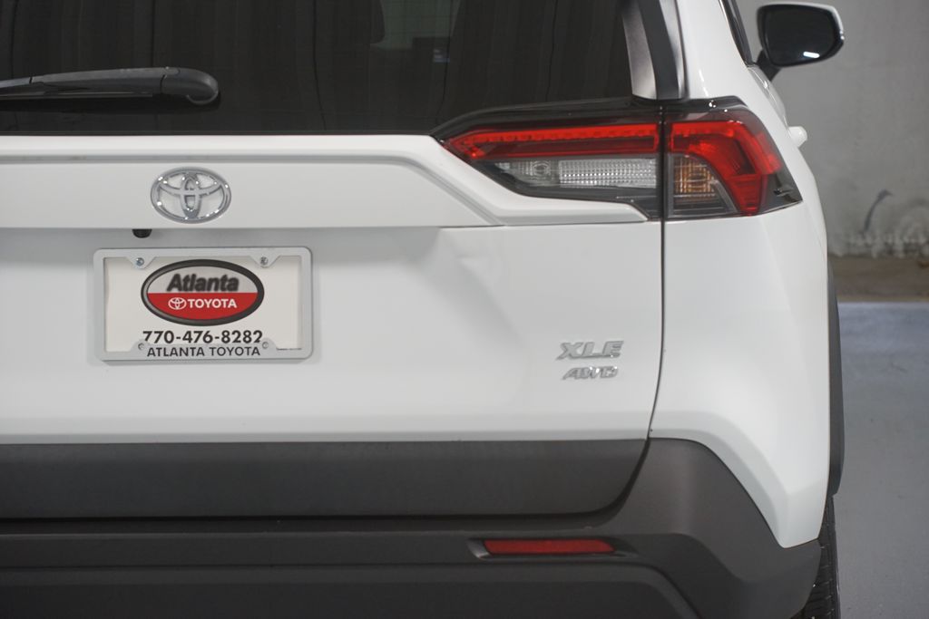 Thumbnail: 2022 Toyota RAV4 - 10