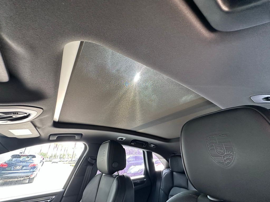 Thumbnail: 2026 Porsche Macan - 25