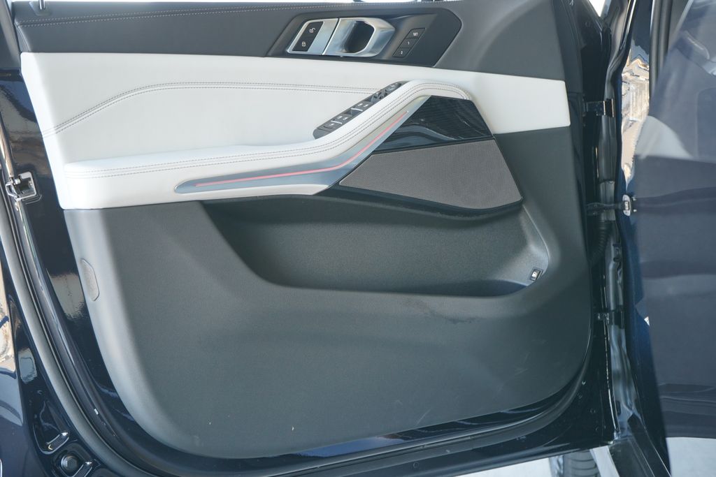 Thumbnail: 2026 BMW X5 - 10