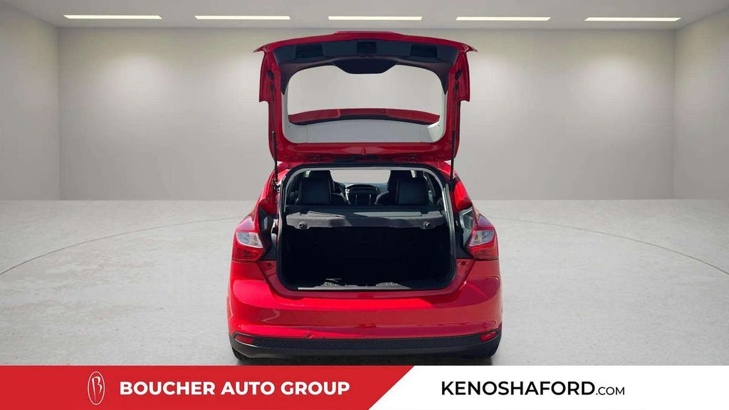 Used 2013 Race Red Ford SE image 9