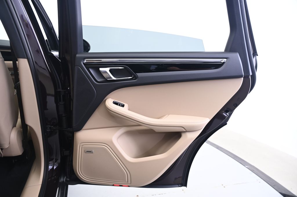 Thumbnail: 2026 Porsche Macan - 16