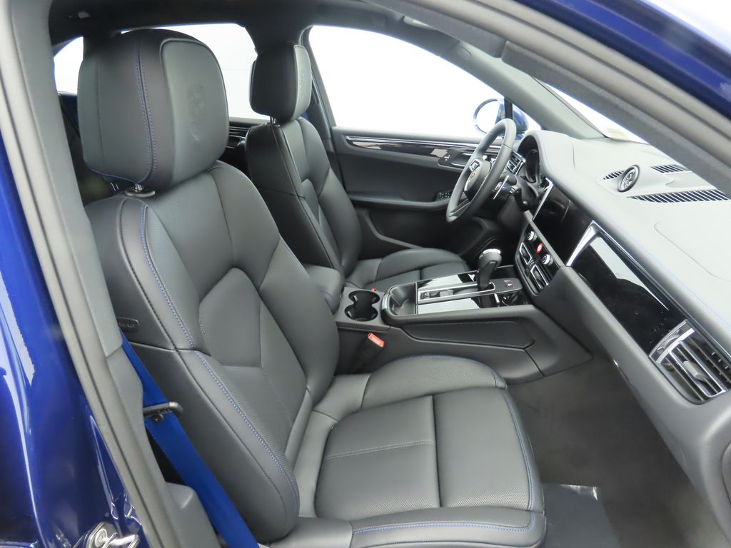 Thumbnail: 2025 Porsche Macan - 23