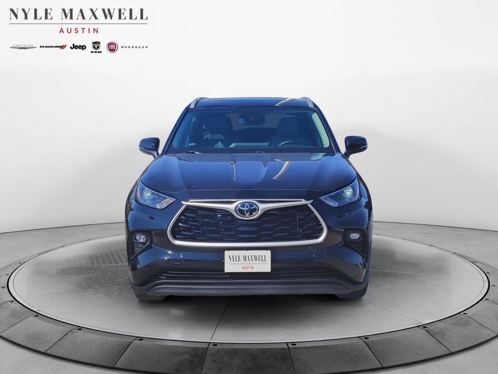 Used Car 2023 Toyota Highlander  Xle For Sale Under $35,000 In Austin, Texas