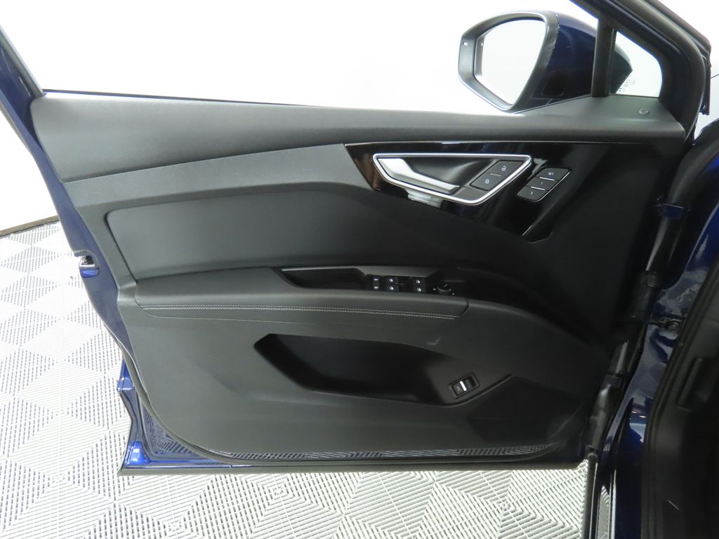 Thumbnail: 2023 Audi Q4 e-tron - 30