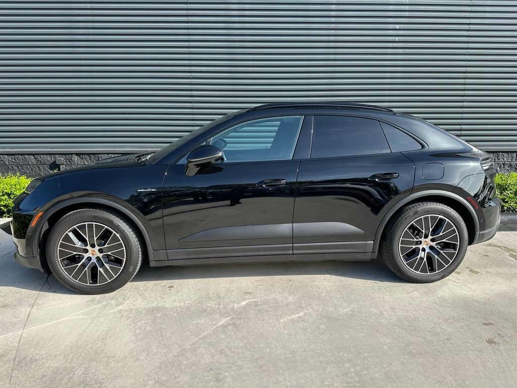 Thumbnail: 2025 Porsche Macan - 2