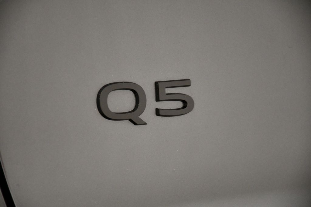 Thumbnail: 2025 Audi Q5 - 9