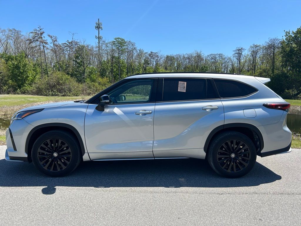 Thumbnail: 2025 Toyota Highlander - 2