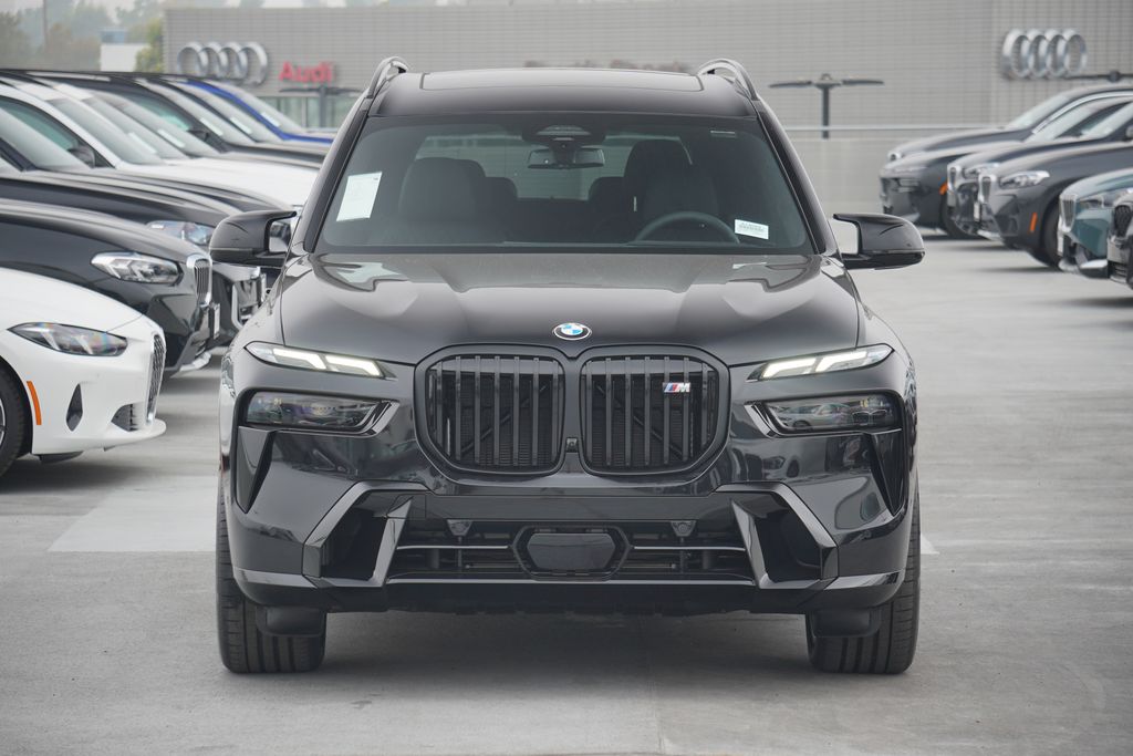 2025 BMW X7 M60i 2