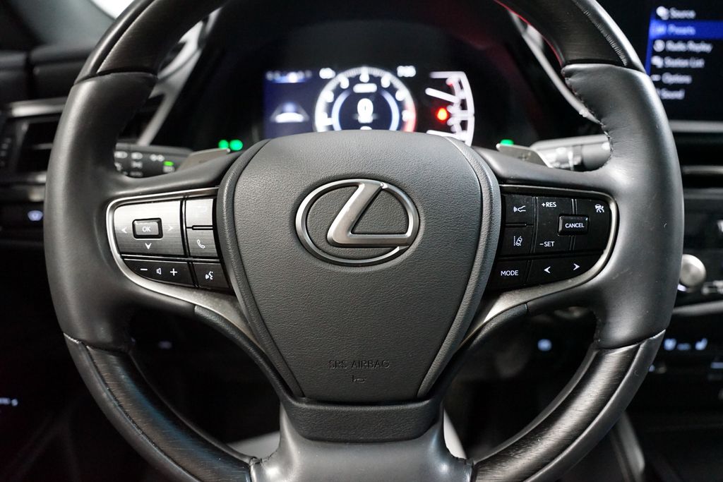 Thumbnail: 2022 Lexus ES - 12