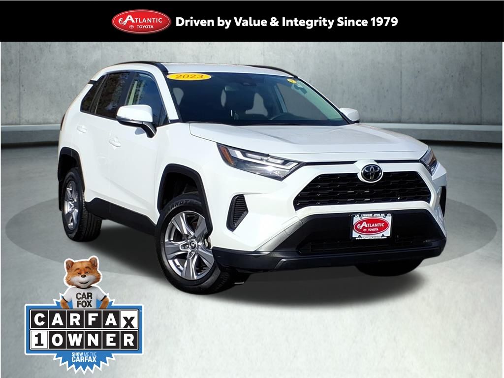 2023 Toyota RAV4 XLE's photo