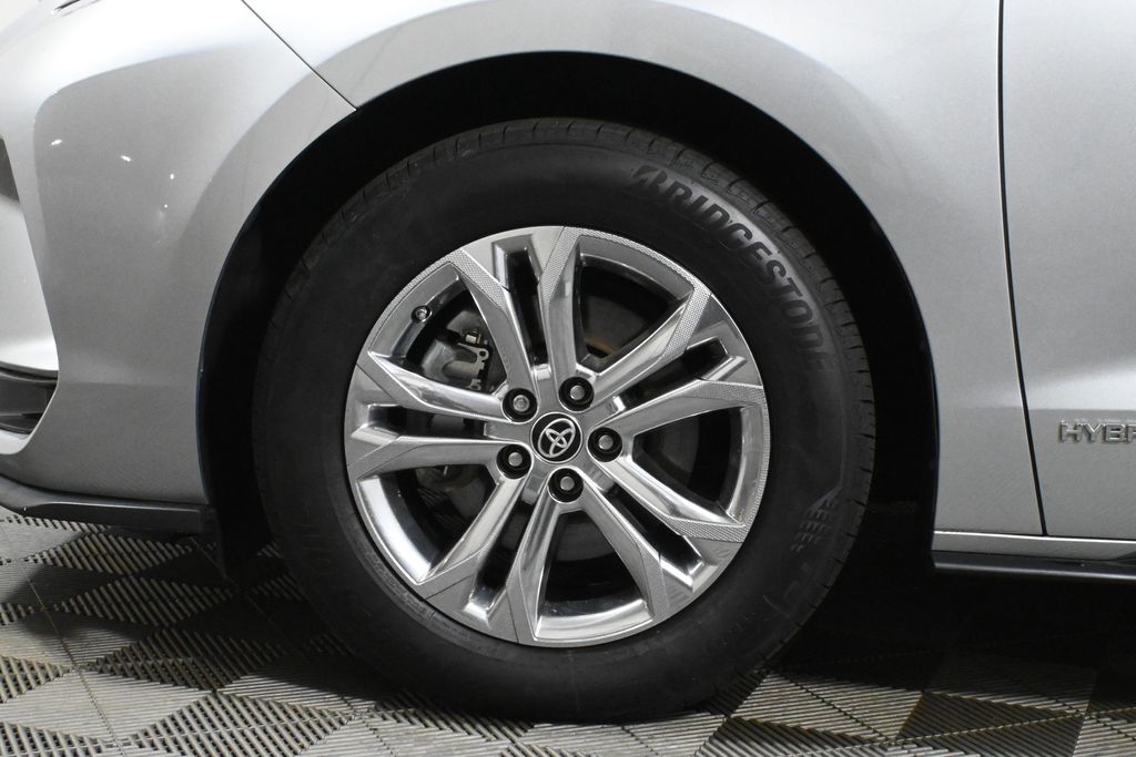 Thumbnail: 2021 Toyota Sienna - 12