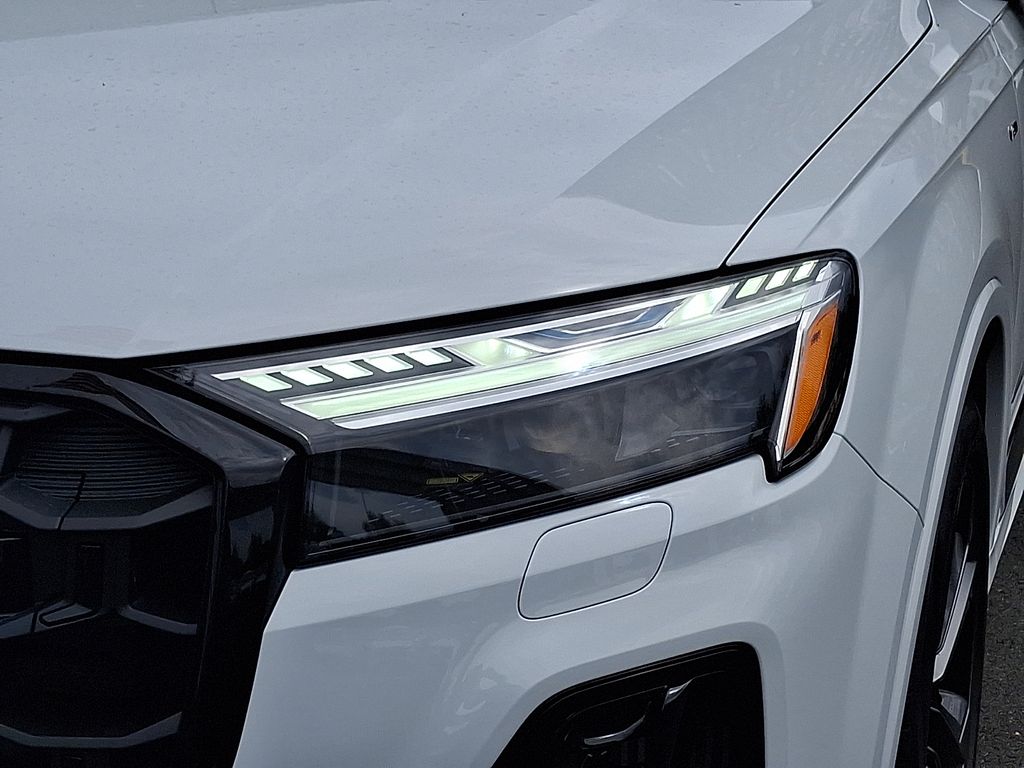 Thumbnail: 2026 Audi Q7 - 6