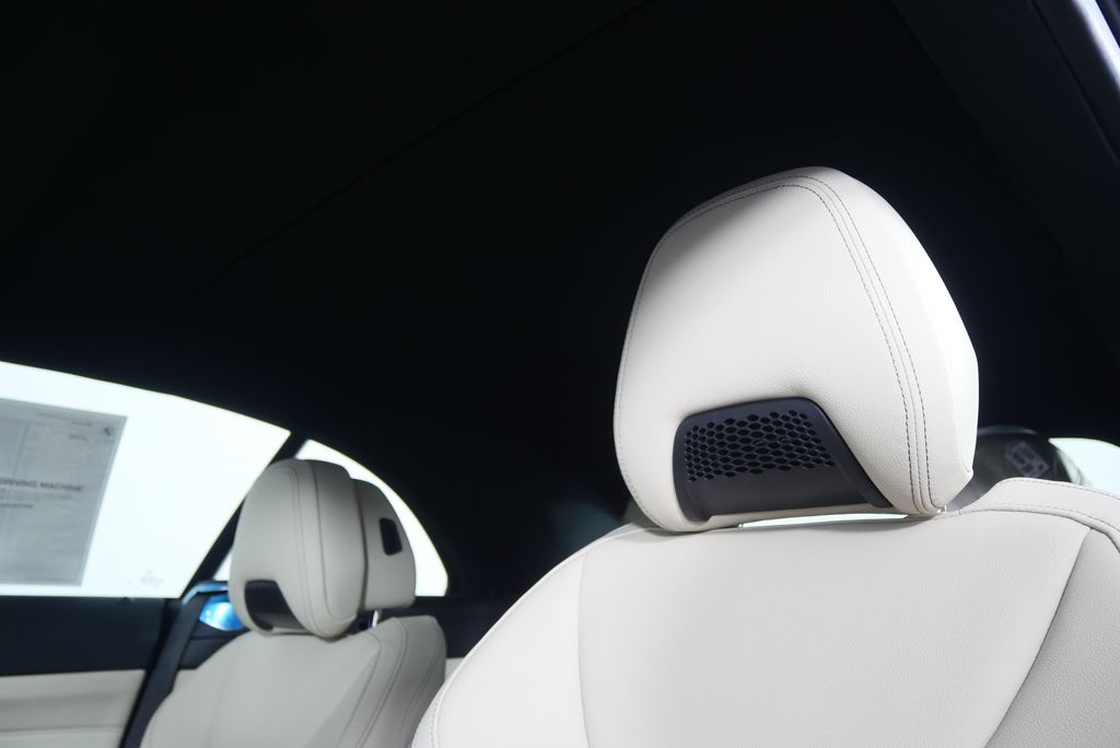 Thumbnail: 2026 BMW 4 Series - 12