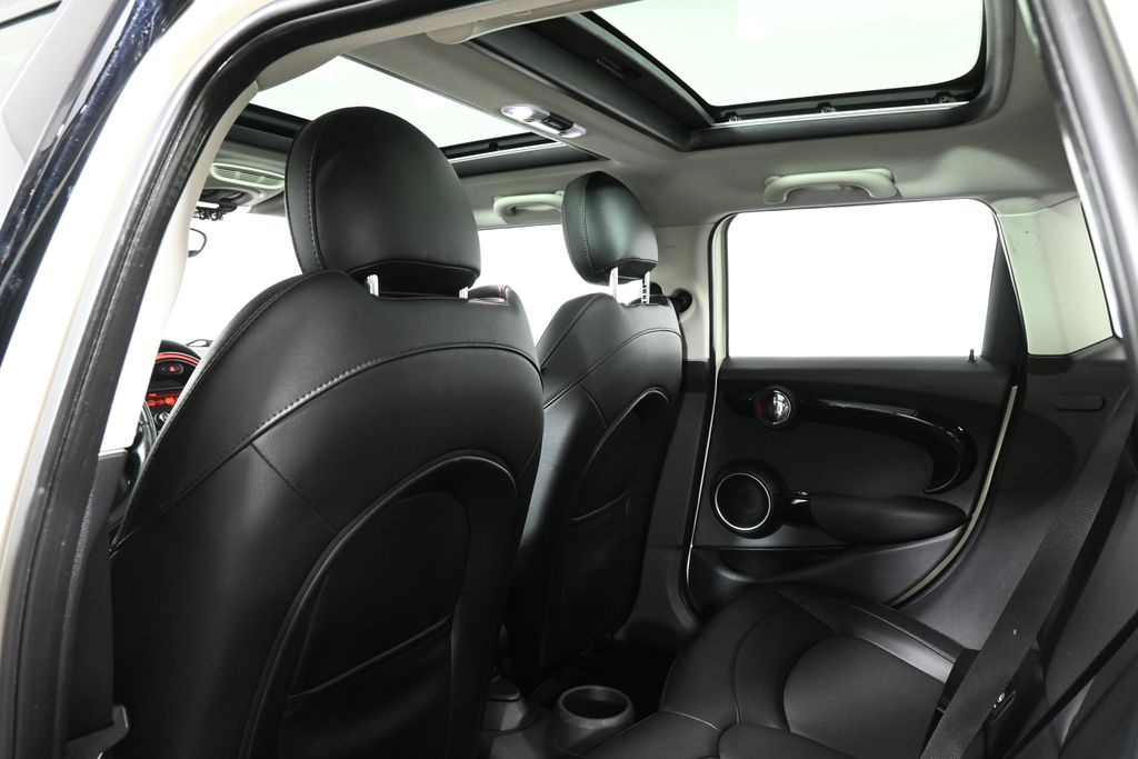 2015 MINI Cooper Base 28