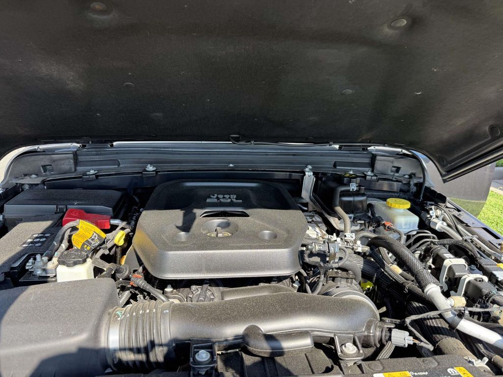 Used 2022 Gray Jeep Unlimited Sahara image 13