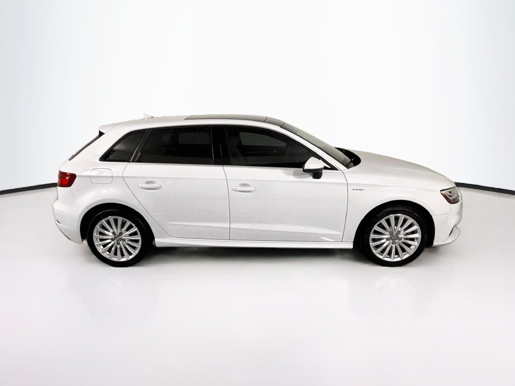 Thumbnail: 2018 Audi A3 e-tron - 4