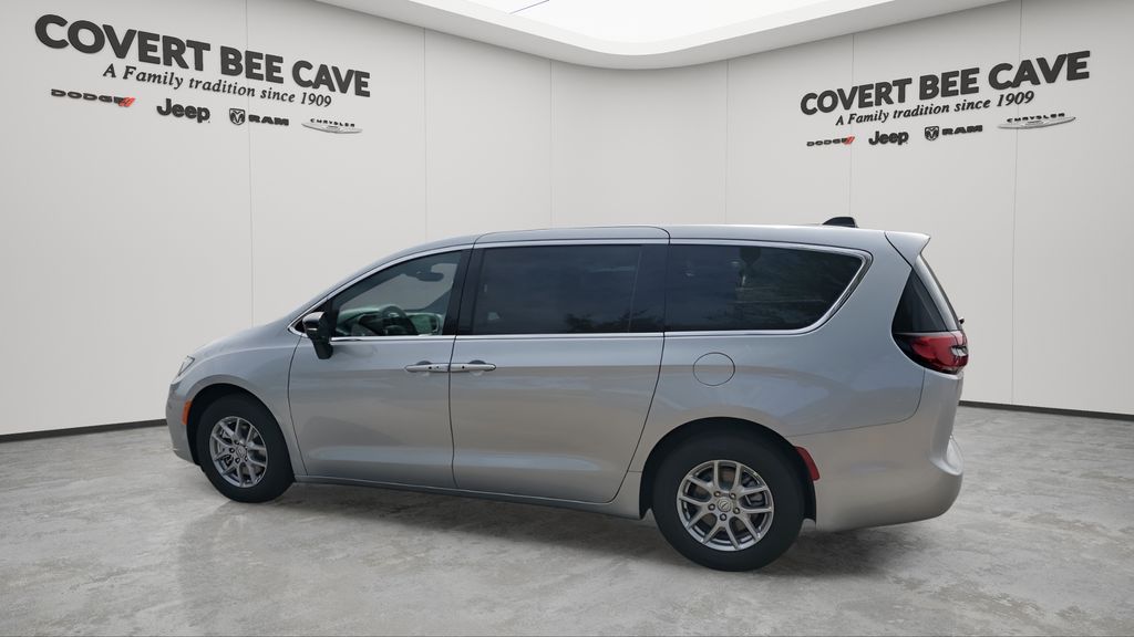 New 2026 Silver Chrysler Select image 6