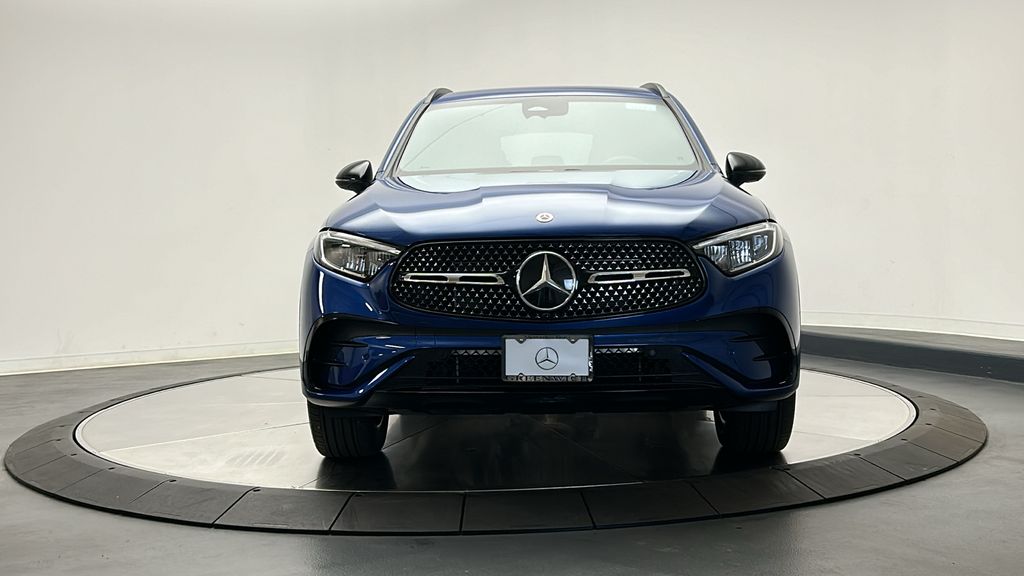 2025 Mercedes-Benz GLC 300 2