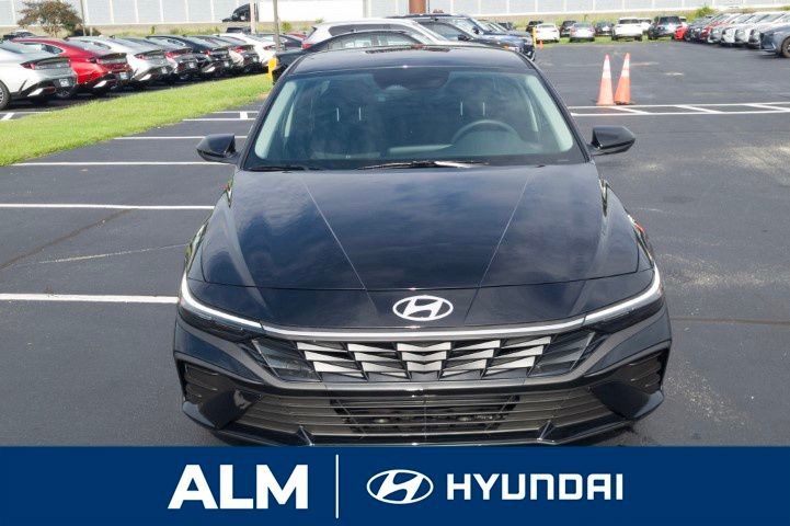 New 2026 Black Hyundai SE image 3