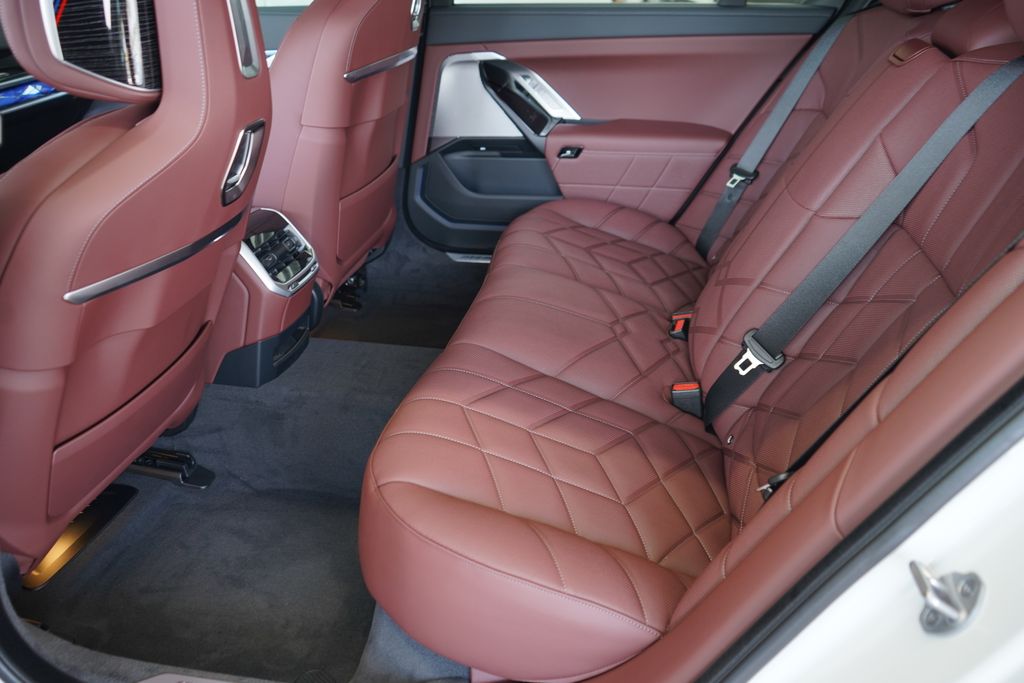 Thumbnail: 2025 BMW 7 Series - 19