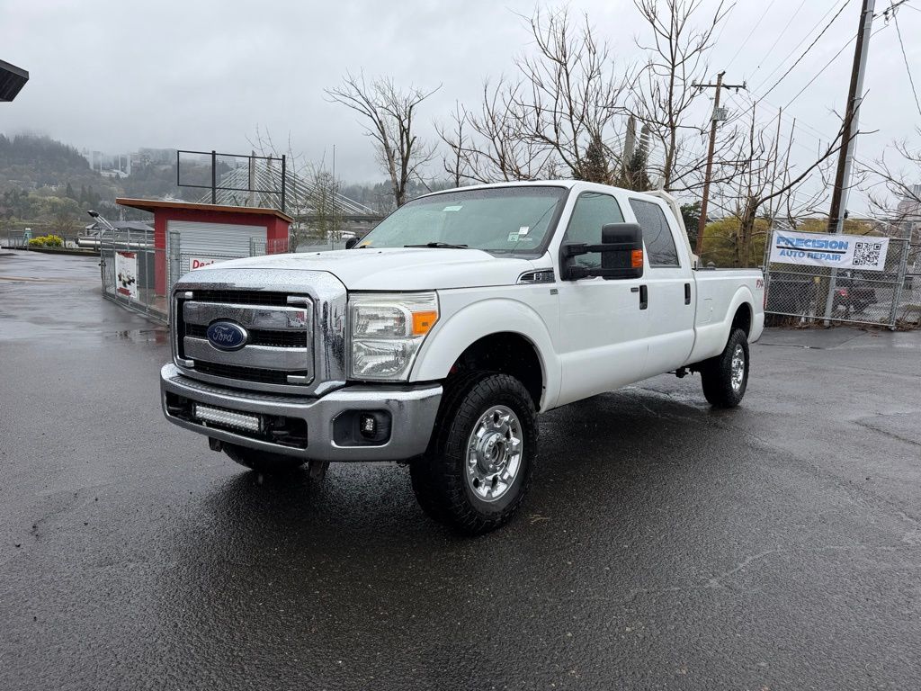 White Platinum Tri-Coat 2013 Ford F-350 Super Duty XLT Crew Cab 4WD Pickup Truck Four-Wheel Drive 6-Speed Automatic Overdrive