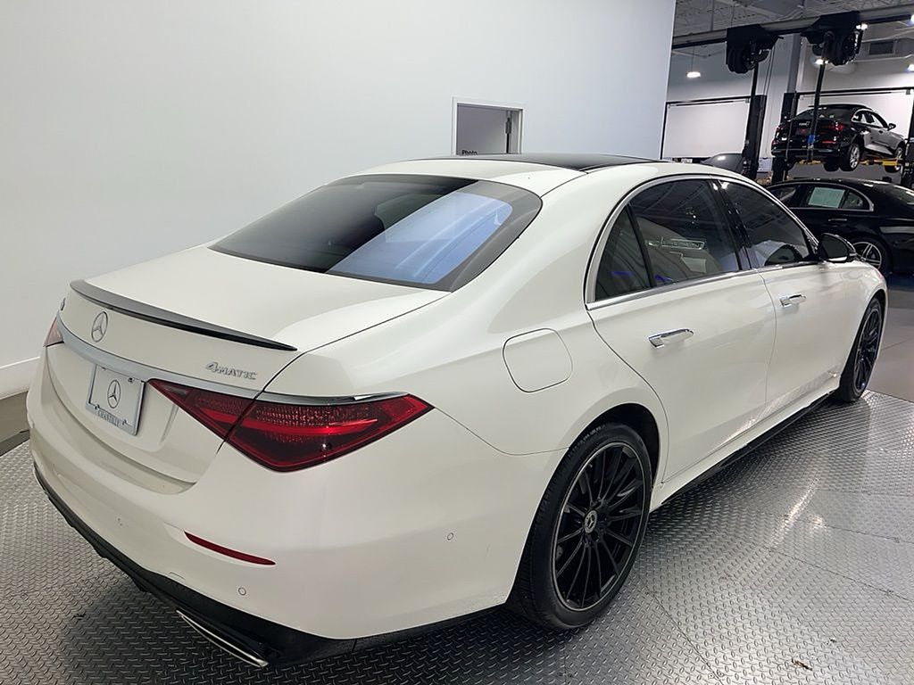 Thumbnail: 2022 Mercedes-Benz S-Class - 3