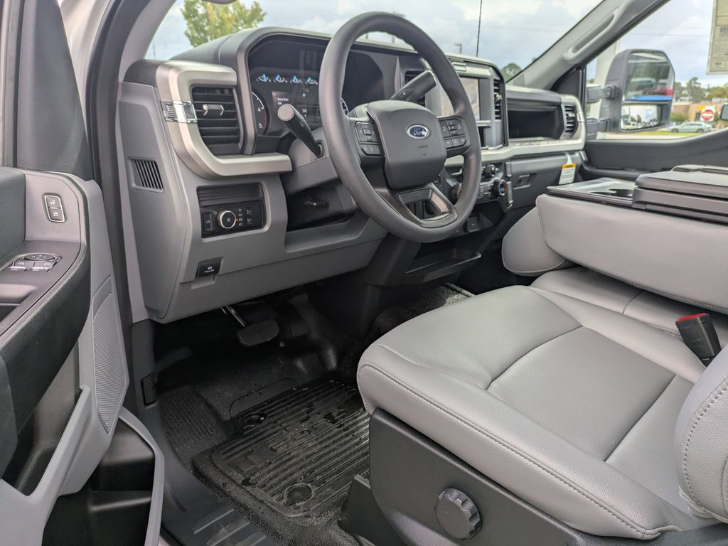 2025 Ford F-550 Chassis XL