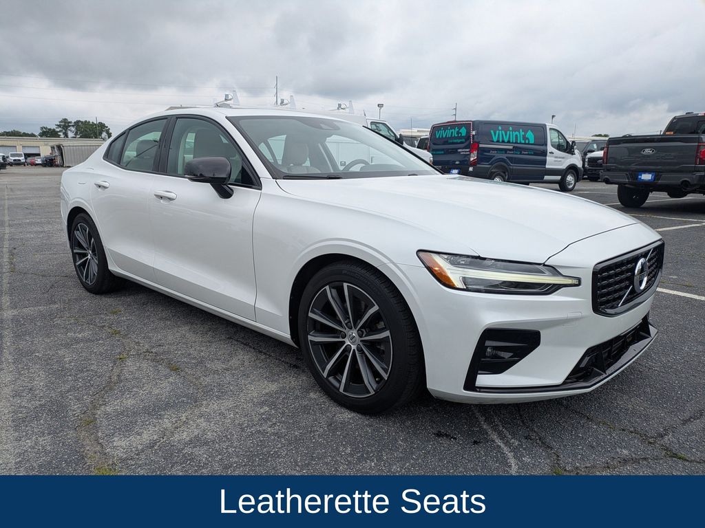 2021 Volvo S60 T5 Momentum