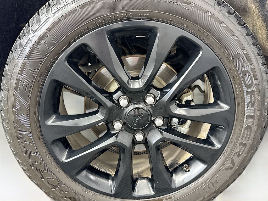 Thumbnail: 2017 Jeep Grand Cherokee - 31