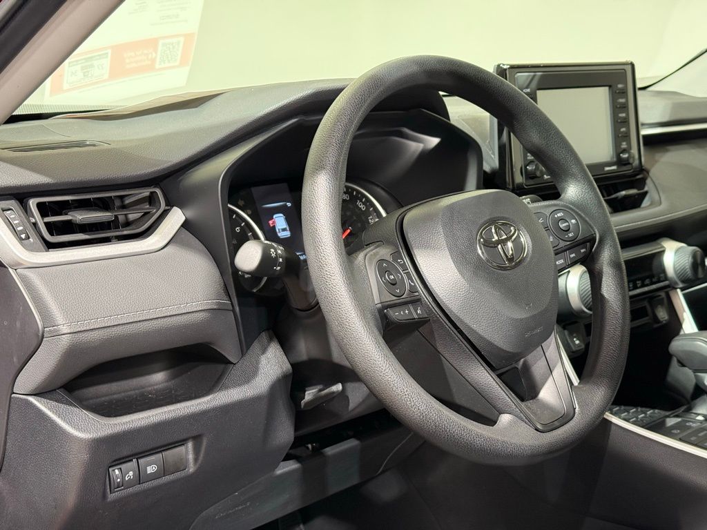 Thumbnail: 2022 Toyota RAV4 - 17